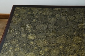 中古　美品　輪島塗　菊花尽くしの金蒔絵が見事な座卓　定価約170万円　(R-087748)