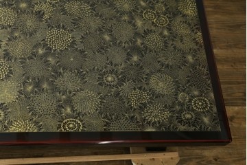 中古　美品　輪島塗　菊花尽くしの金蒔絵が見事な座卓　定価約170万円　(R-087748)