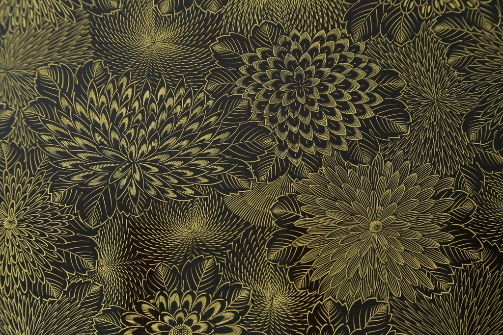 中古　美品　輪島塗　菊花尽くしの金蒔絵が見事な座卓　定価約170万円　(R-087748)