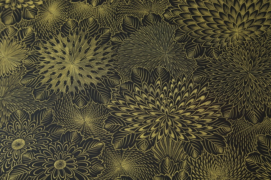 中古　美品　輪島塗　菊花尽くしの金蒔絵が見事な座卓　定価約170万円　(R-087748)
