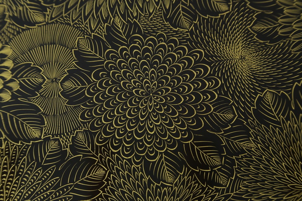 中古　美品　輪島塗　菊花尽くしの金蒔絵が見事な座卓　定価約170万円　(R-087748)