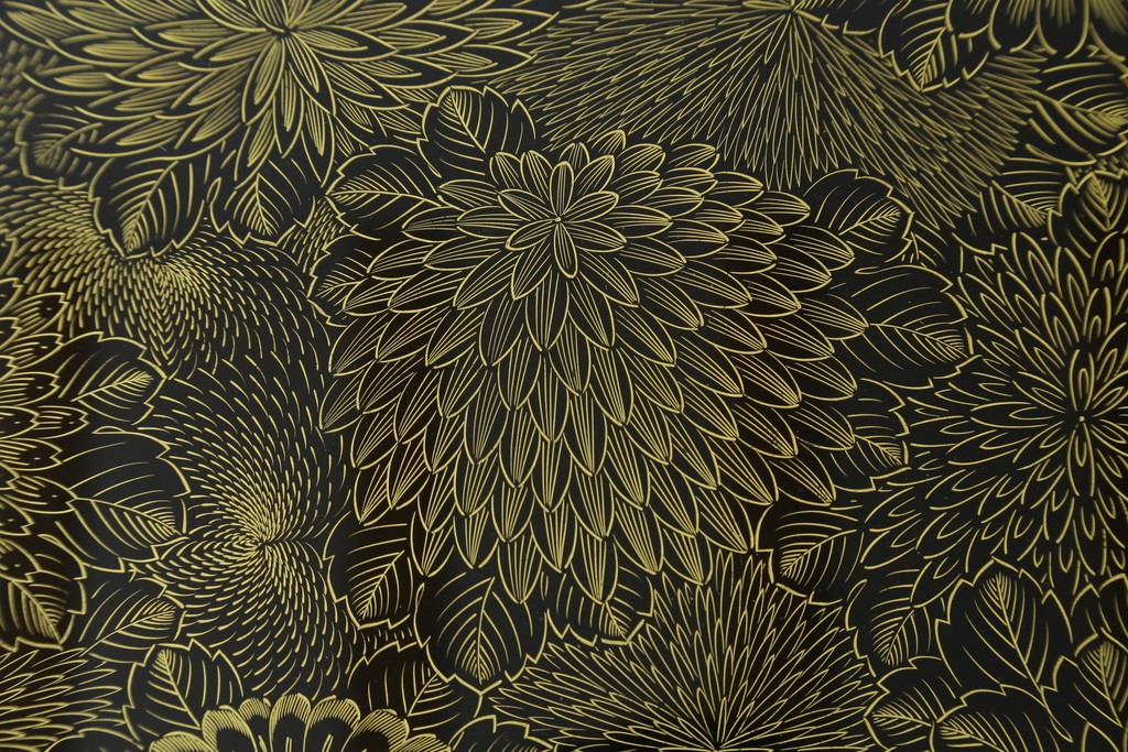 中古　美品　輪島塗　菊花尽くしの金蒔絵が見事な座卓　定価約170万円　(R-087748)