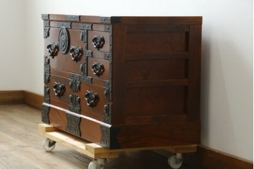 中古　美品　仙台民芸箪笥(仙台箪笥)　重厚な金具と杢目が目を引くローボード　定価約27万円　(R-087749)