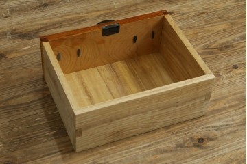 中古　美品　仙台民芸箪笥(仙台箪笥)　重厚な金具と杢目が目を引くローボード　定価約27万円　(R-087749)