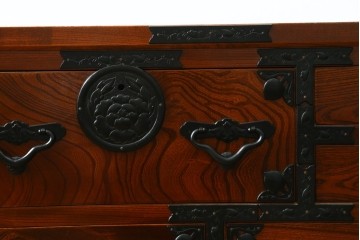 中古　美品　仙台民芸箪笥(仙台箪笥)　重厚な金具と杢目が目を引くローボード　定価約27万円　(R-087749)