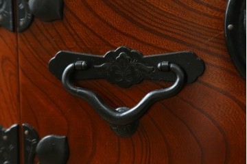中古　美品　仙台民芸箪笥(仙台箪笥)　重厚な金具と杢目が目を引くローボード　定価約27万円　(R-087749)