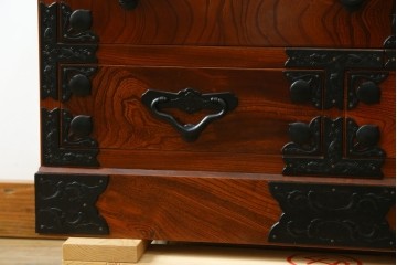 中古　美品　仙台民芸箪笥(仙台箪笥)　重厚な金具と杢目が目を引くローボード　定価約27万円　(R-087749)