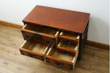 中古　美品　仙台民芸箪笥(仙台箪笥)　重厚な金具と杢目が目を引くチェスト　定価約27万円　(R-087749)