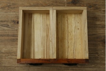 中古　美品　仙台民芸箪笥(仙台箪笥)　重厚な金具と杢目が目を引くチェスト　定価約27万円　(R-087749)