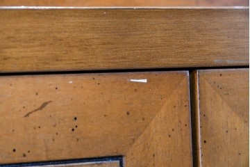 中古　美品　カリモク家具(karimoku)　domani(ドマーニ)　Morganton(モーガントン)　ディスプレイ什器におすすめ!ライトコニャック色のガラスキャビネット　(R-087750)