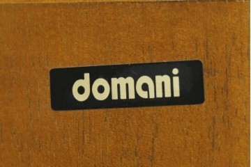 中古　美品　カリモク家具(karimoku)　domani(ドマーニ)　Morganton(モーガントン)　ディスプレイ什器におすすめ!ライトコニャック色のガラスキャビネット　(R-087750)