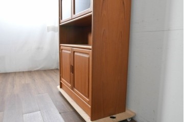 デンマークヴィンテージ　Dyrlund(デューロン)　チーク材　アーチトップのやわらかなフォルムが印象的なキャビネット　定価80万円　(R-087752)