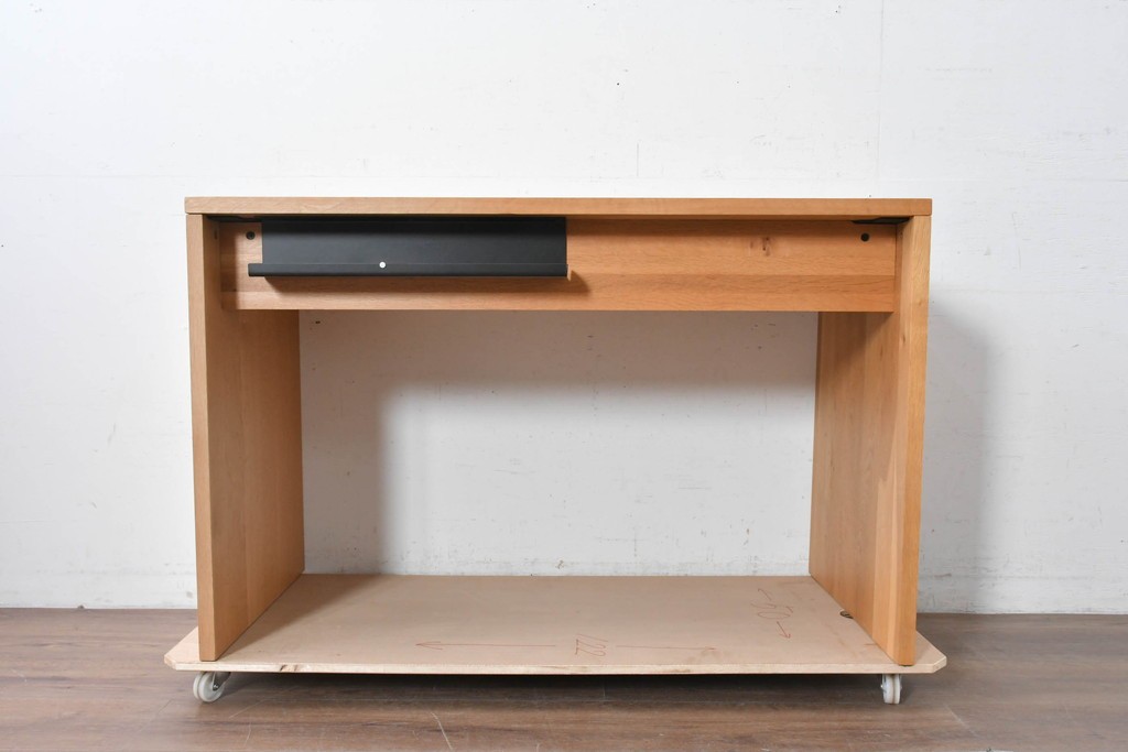 中古　希少な廃番品　無印良品(MUJI)　オーク無垢材　すっきりとしたデザインのデスク　(R-087754)