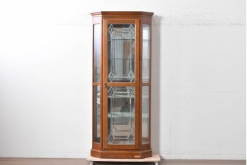 中古　美品　希少な廃番品!　COUNTRY HOUSE 2000(カントリーハウス)　Brugge(ブルージュ)　装飾ガラスが美しい背面鏡張りのキュリオケース　(R-087757)