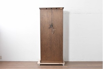 中古　美品　希少な廃番品!　COUNTRY HOUSE 2000(カントリーハウス)　Brugge(ブルージュ)　装飾ガラスが美しい背面鏡張りのキュリオケース　(R-087757)