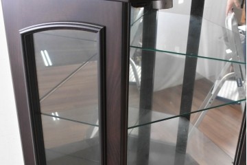 中古　美品　カリモク家具(karimoku)　多面ガラスのショーケース　定価約25万円　(R-087758)