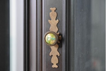 中古　美品　カリモク家具(karimoku)　多面ガラスのショーケース　定価約25万円　(R-087758)