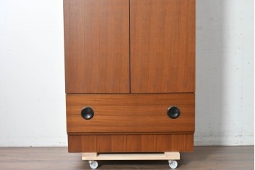 和製ヴィンテージ　希少デザイン　チーク材　丸い引き手が印象的なワードローブ　(R-087760)