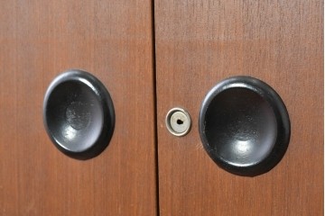 和製ヴィンテージ　希少デザイン　チーク材　丸い引き手が印象的なワードローブ　(R-087760)