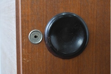 和製ヴィンテージ　希少デザイン　チーク材　丸い引き手が印象的なワードローブ　(R-087761)