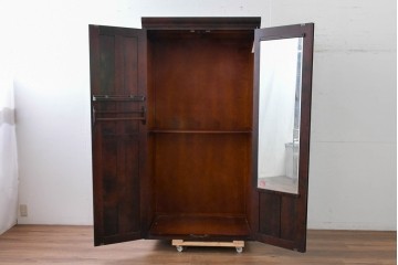 《台輪取り付け加工費込み》　中古　美品　北海道民芸家具　樺(カバ)材　重厚な框扉が存在感を放つワードローブ　(R-087763)