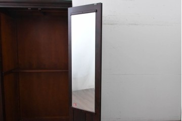 《台輪取り付け加工費込み》　中古　美品　北海道民芸家具　樺(カバ)材　重厚な框扉が存在感を放つワードローブ　(R-087763)