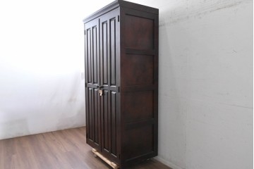 《台輪取り付け加工費込み》　中古　美品　北海道民芸家具　樺(カバ)材　重厚な框扉が存在感を放つワードローブ　(R-087763)
