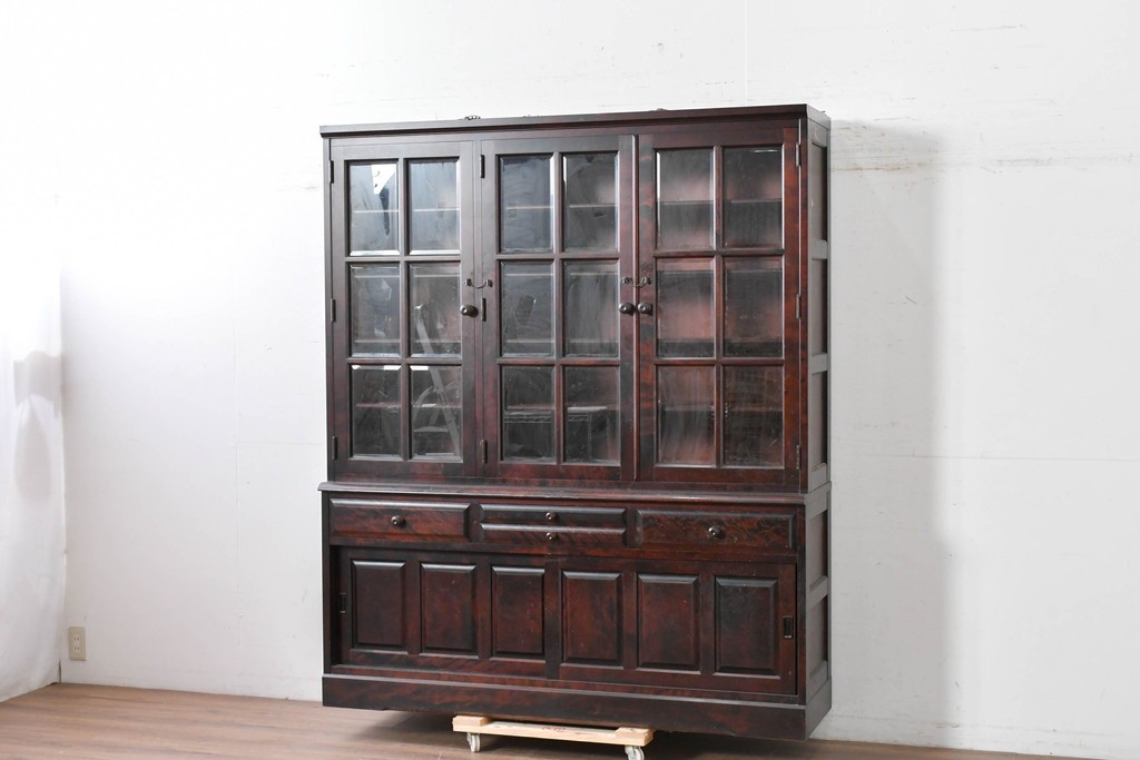 中古　北海道民芸家具　OM168特注品　カバ材　重厚な雰囲気の収納棚　(R-087768)