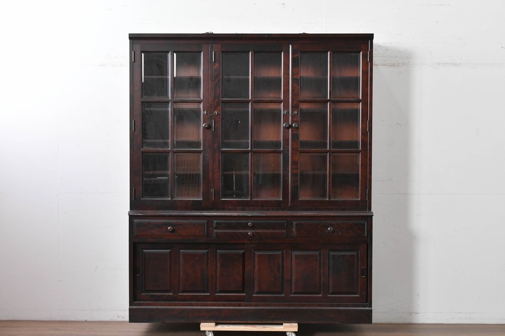 中古　北海道民芸家具　OM168特注品　カバ材　重厚な雰囲気の収納棚　(R-087768)