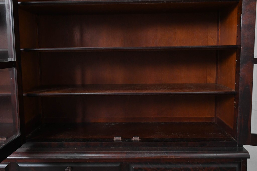 中古　北海道民芸家具　OM168特注品　カバ材　重厚な雰囲気の収納棚　(R-087768)