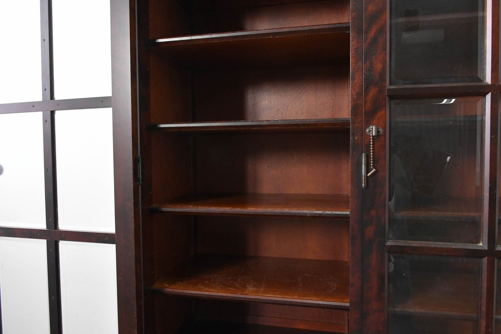 中古　北海道民芸家具　OM168特注品　カバ材　重厚な雰囲気の収納棚　(R-087768)