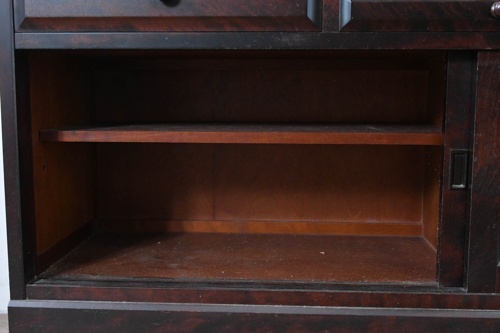 中古　北海道民芸家具　OM168特注品　カバ材　重厚な雰囲気の収納棚　(R-087768)