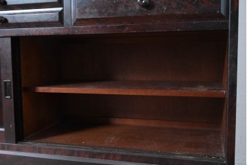 中古　北海道民芸家具　OM168特注品　カバ材　重厚な雰囲気の収納棚　(R-087768)