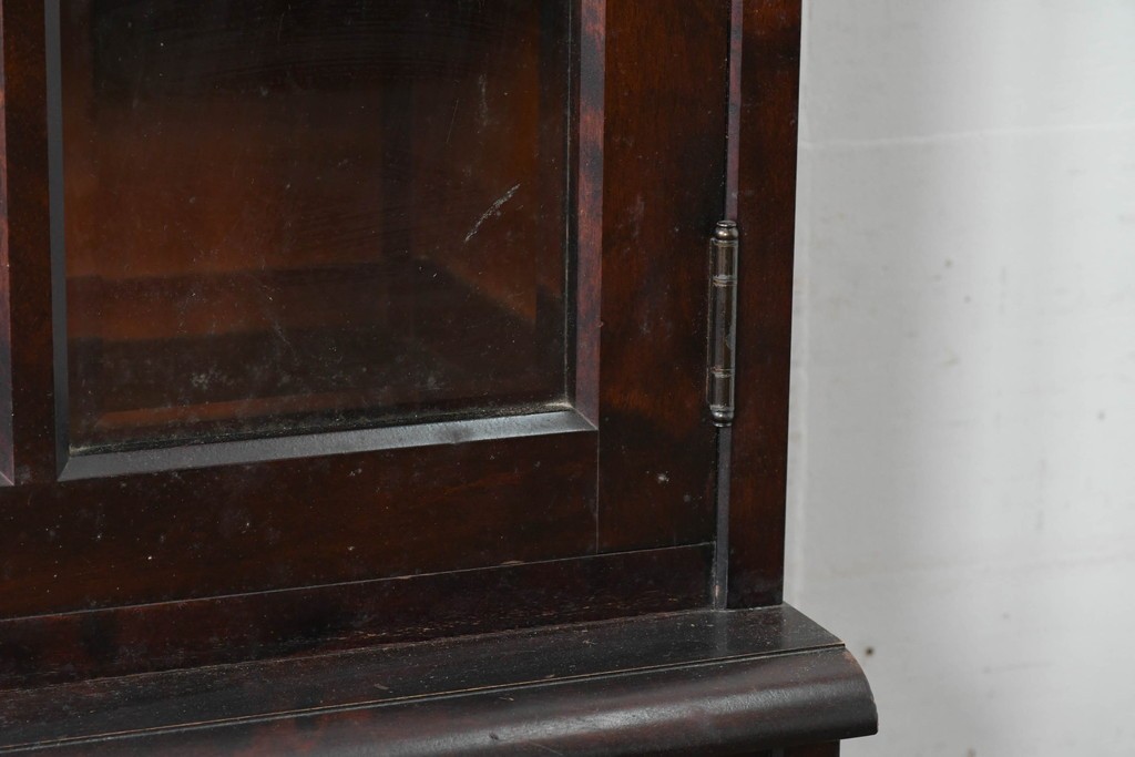 中古　北海道民芸家具　OM168特注品　カバ材　重厚な雰囲気の収納棚　(R-087768)