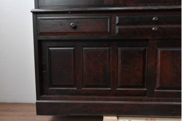 中古　北海道民芸家具　OM168特注品　カバ材　重厚な雰囲気の収納棚　(R-087768)