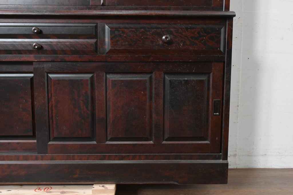 中古　北海道民芸家具　OM168特注品　カバ材　重厚な雰囲気の収納棚　(R-087768)