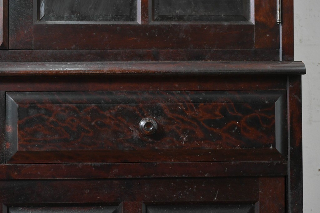 中古　北海道民芸家具　OM168特注品　カバ材　重厚な雰囲気の収納棚　(R-087768)