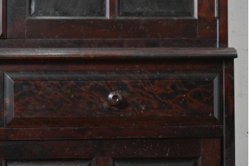 中古　北海道民芸家具　OM168特注品　カバ材　重厚な雰囲気の収納棚　(R-087768)