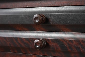 中古　北海道民芸家具　OM168特注品　カバ材　重厚な雰囲気の収納棚　(R-087768)