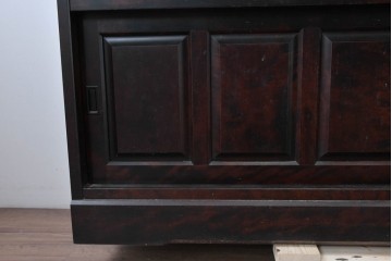 中古　北海道民芸家具　OM168特注品　カバ材　重厚な雰囲気の収納棚　(R-087768)