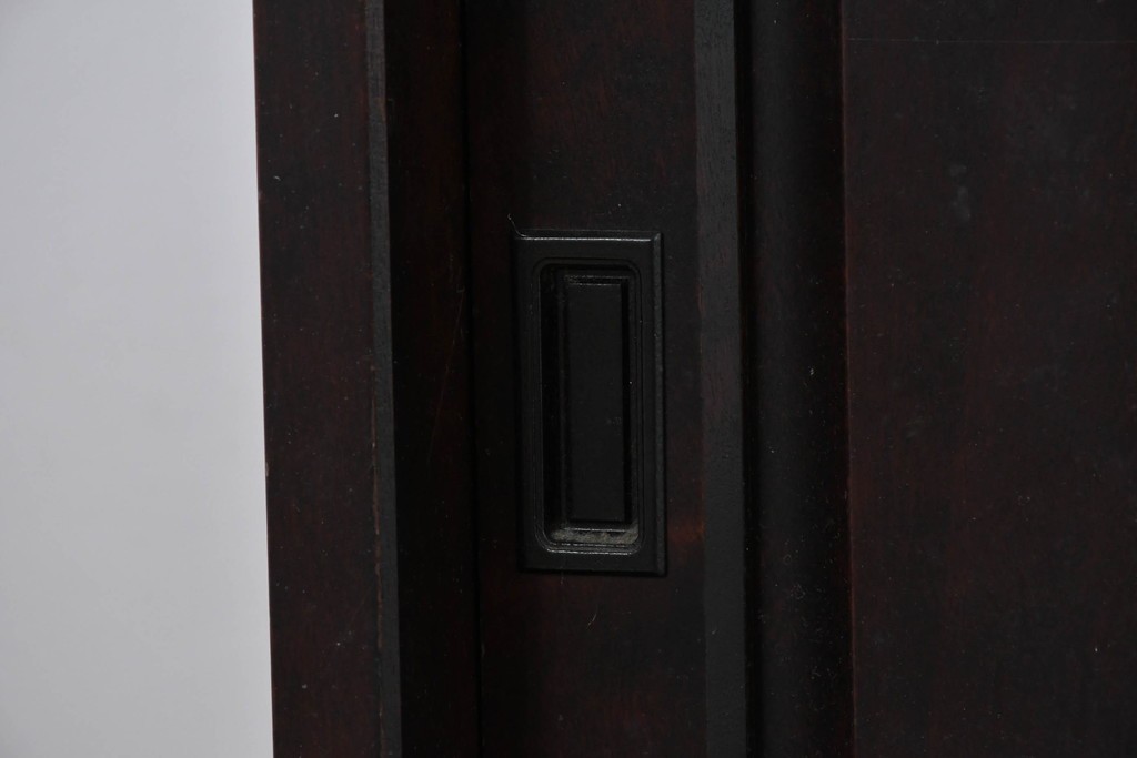 中古　北海道民芸家具　OM168特注品　カバ材　重厚な雰囲気の収納棚　(R-087768)