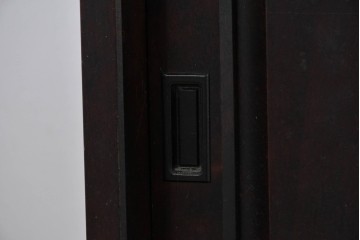 中古　北海道民芸家具　OM168特注品　カバ材　重厚な雰囲気の収納棚　(R-087768)