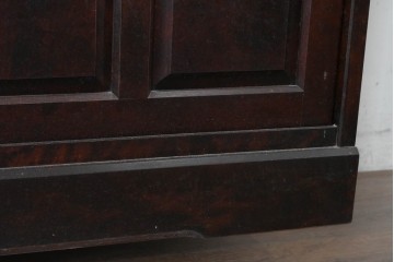 中古　北海道民芸家具　OM168特注品　カバ材　重厚な雰囲気の収納棚　(R-087768)