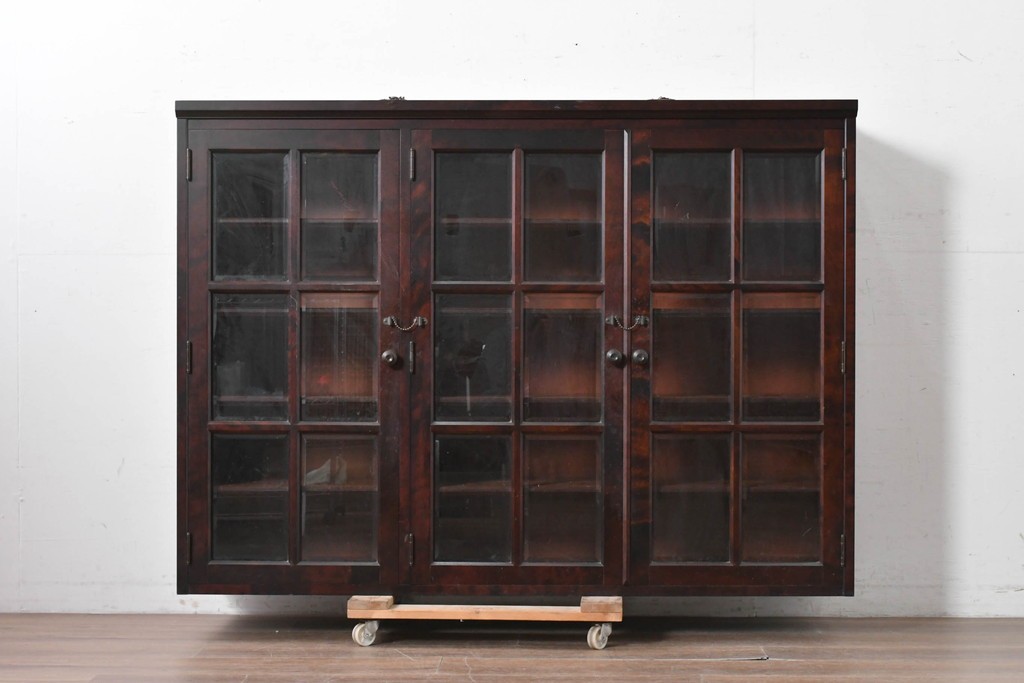 《台輪取り付け加工費込み》中古　北海道民芸家具　カバ材　格子ガラス扉のキャビネット　(R-087769)