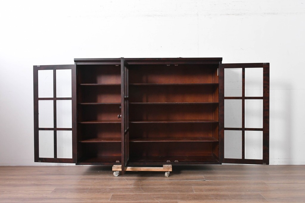 《台輪取り付け加工費込み》中古　北海道民芸家具　カバ材　格子ガラス扉のキャビネット　(R-087769)