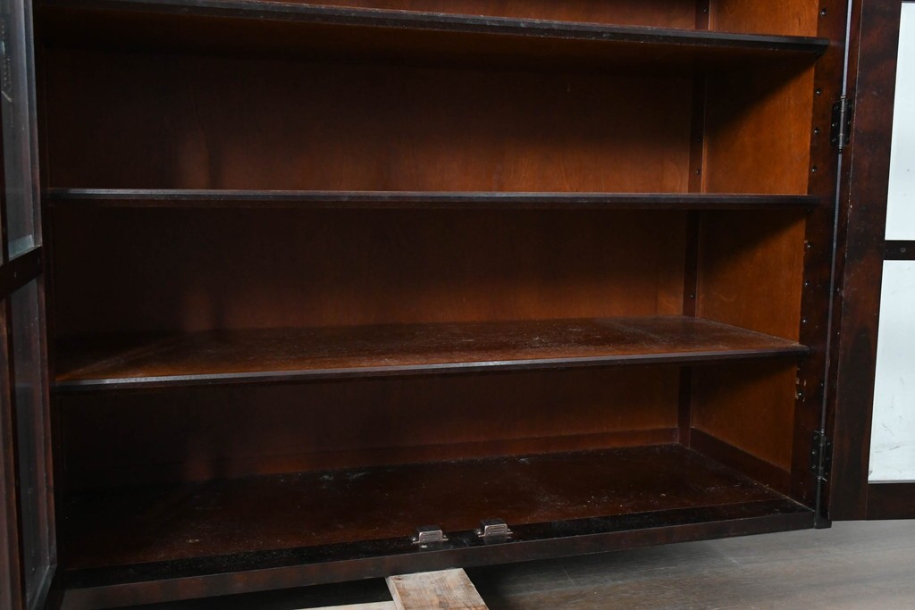 《台輪取り付け加工費込み》中古　北海道民芸家具　カバ材　格子ガラス扉のキャビネット　(R-087769)