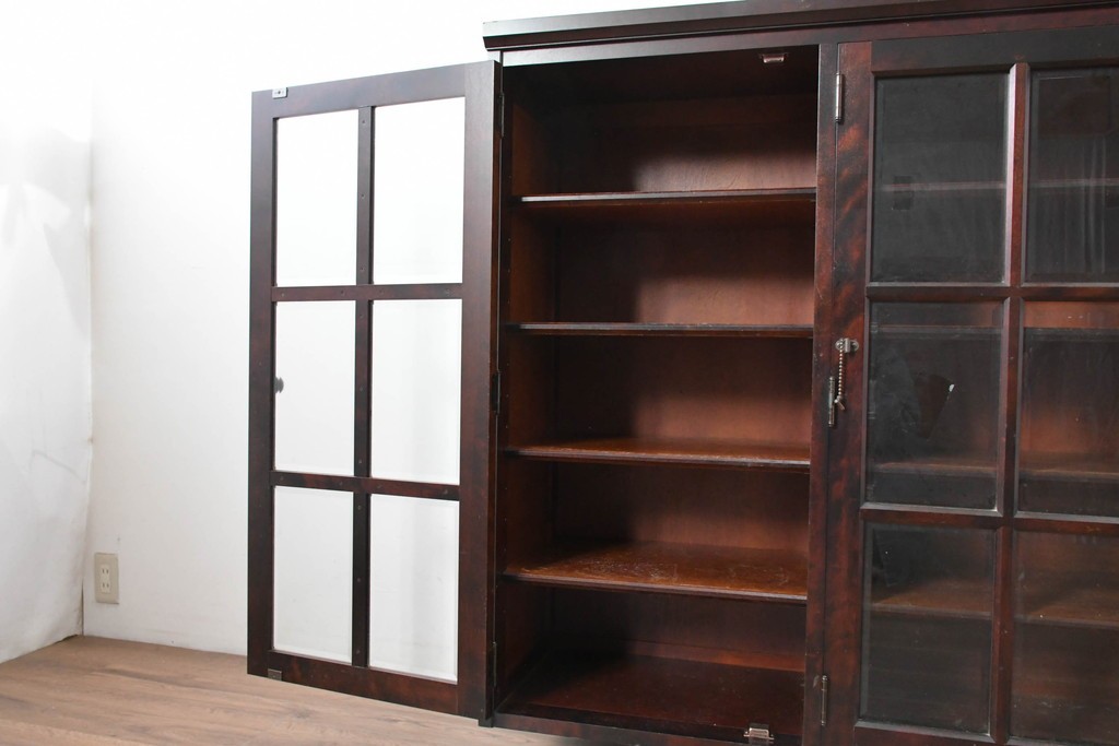 《台輪取り付け加工費込み》中古　北海道民芸家具　カバ材　格子ガラス扉のキャビネット　(R-087769)