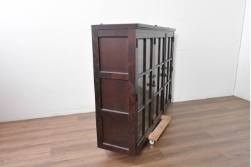 《台輪取り付け加工費込み》中古　北海道民芸家具　カバ材　格子ガラス扉のキャビネット　(R-087769)
