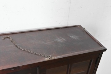 《台輪取り付け加工費込み》中古　北海道民芸家具　カバ材　格子ガラス扉のキャビネット　(R-087769)