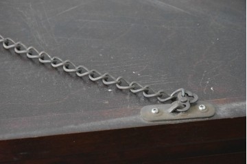 《台輪取り付け加工費込み》中古　北海道民芸家具　カバ材　格子ガラス扉のキャビネット　(R-087769)